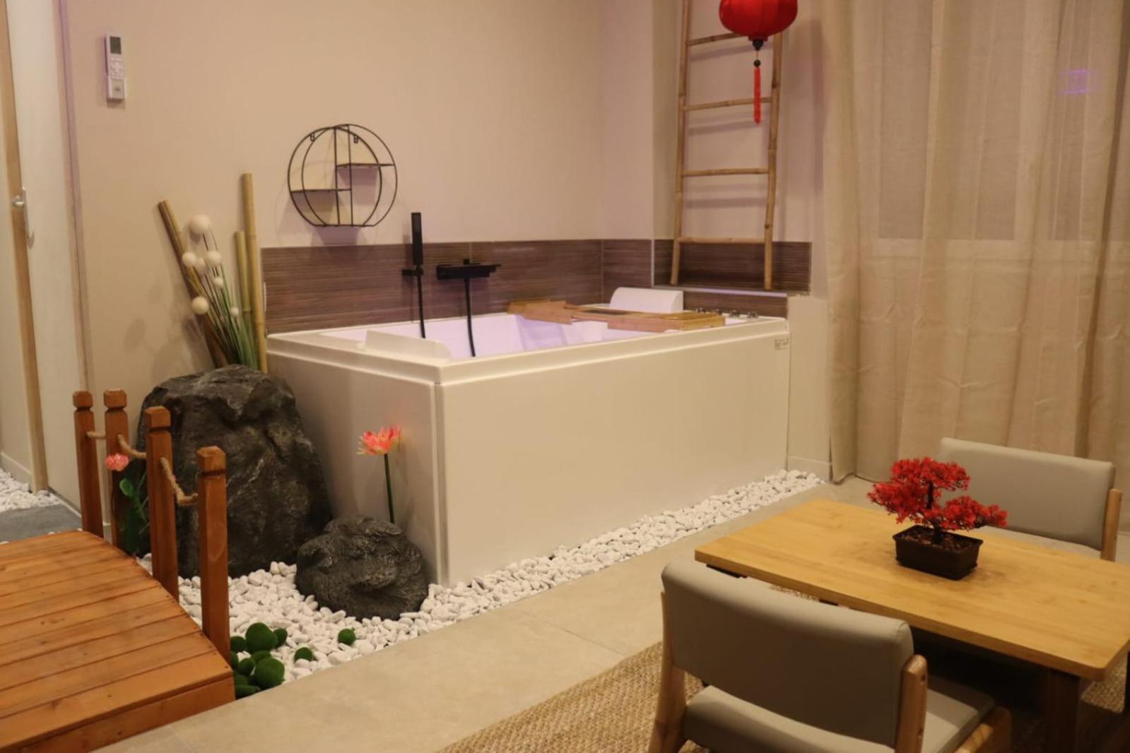 Loveroom Japon Avec Balneotherapie Toulon Buitenkant foto